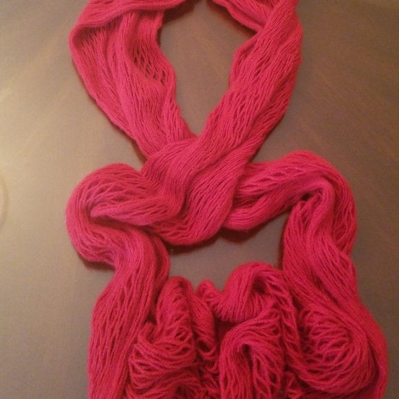 Red scarf - Picture 2 of 3